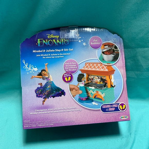 Disney Encanto Mirabel & Julieta Step & Stir Set Kitchen Figurine Playset - Picture 2 of 2
